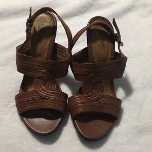 Euro Soft by Sofft woman’s brown braided look leather open toe sandals size 7.5M